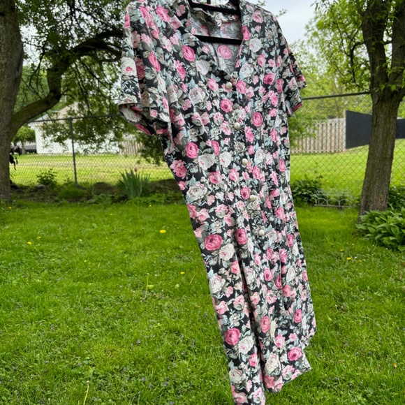 vintage floral romper scalloped neck pearl button size 8 summer playsuit - Picture 2 of 16